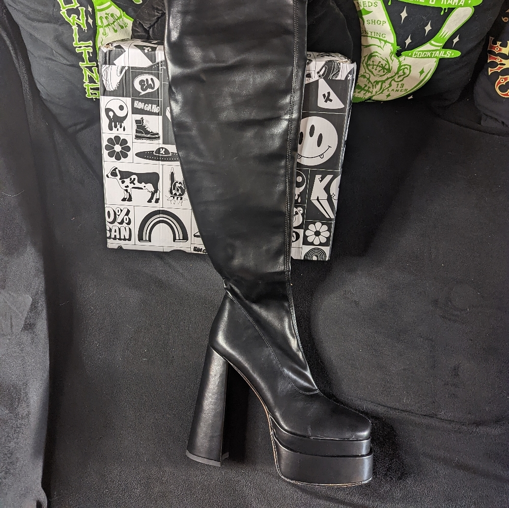 NIB Koi Footwear The Redemption thigh high boots black matte US 11/UK 9